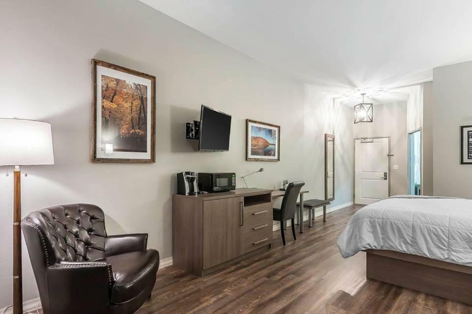Lakes Inn At Dunvilla Экстерьер фото