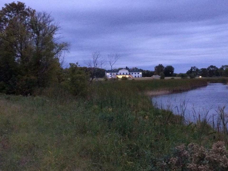 Lakes Inn At Dunvilla Экстерьер фото